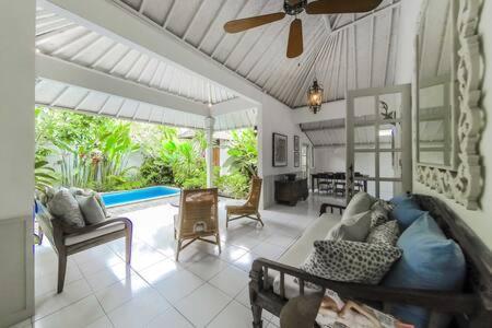 Hideaways Seminyak Villa Екстер'єр фото